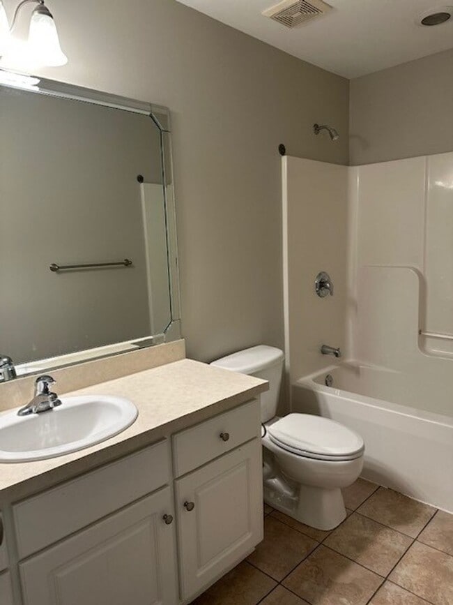 Building Photo - 305 Towbridge Ln