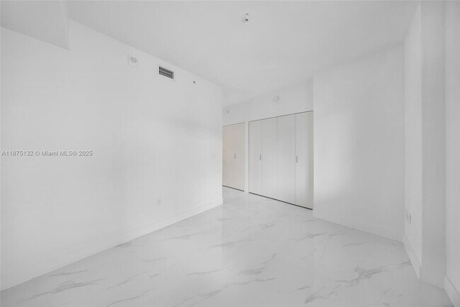 Building Photo - 700 NE 24th St