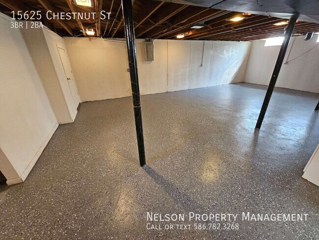 Building Photo - 15625 Chestnut St