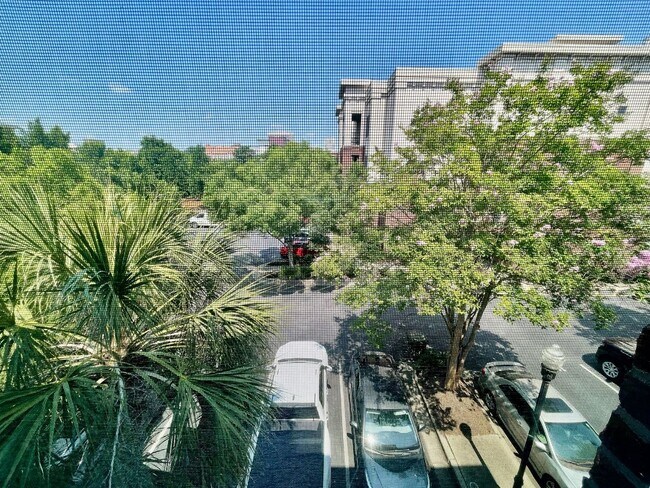 Building Photo - 3 Bedroom 2.5 Bath in the Vista