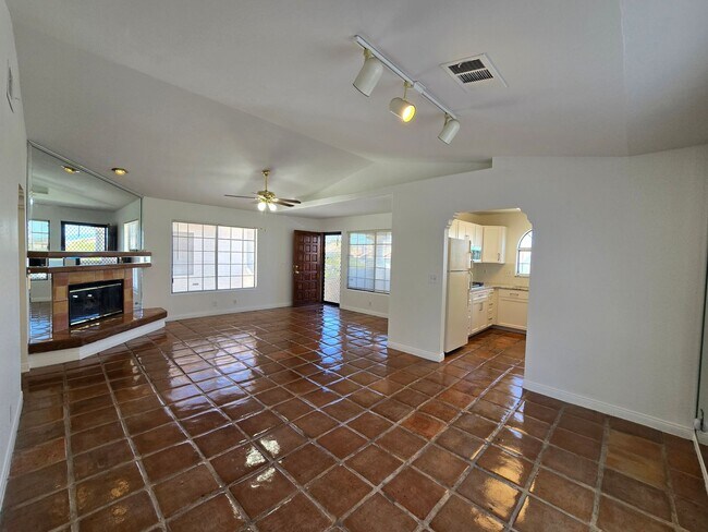 Building Photo - 1421 Santa Margarita St