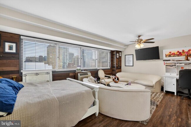 Building Photo - 2101 Chestnut St