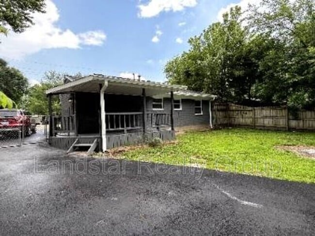 Building Photo - 9816 Titan Dr
