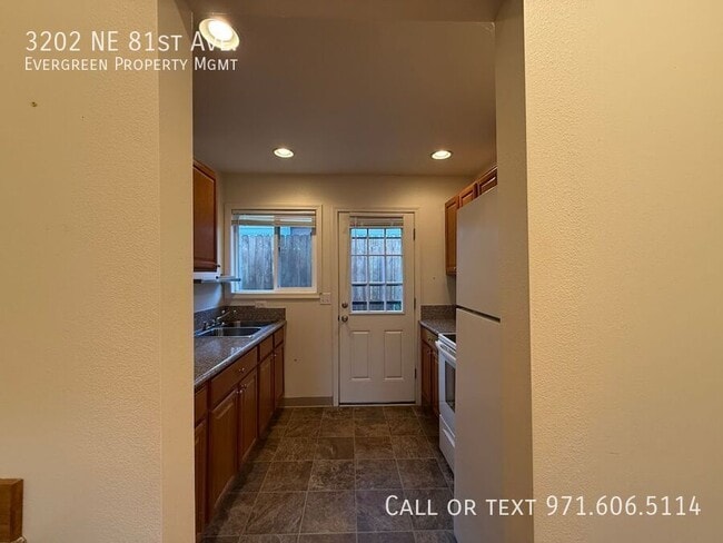 Building Photo - 3202 NE 81st Ave