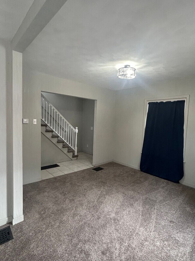 Building Photo - 3 bedroom house