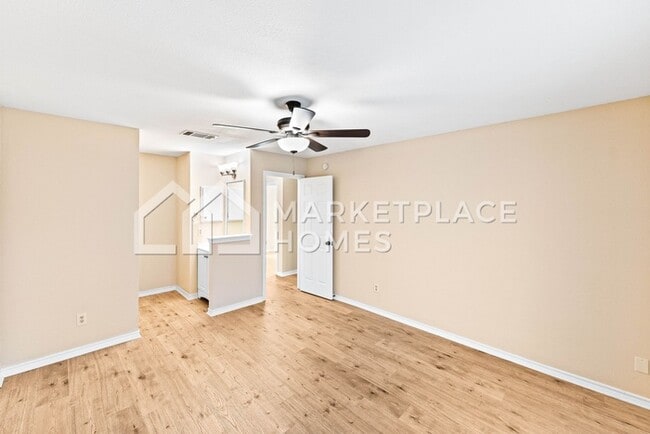 Building Photo - 1804 Easton Dr