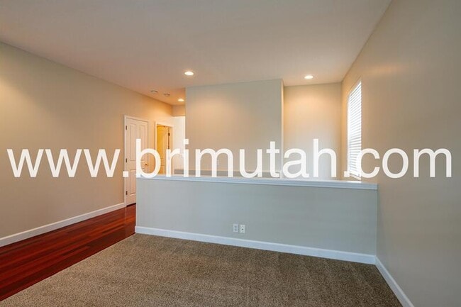 Building Photo - 602 E Land Rush Dr