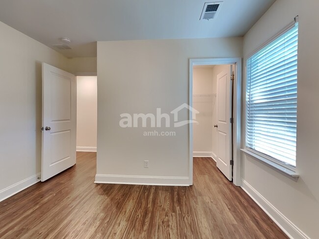 Building Photo - 1009 Theodore Rd