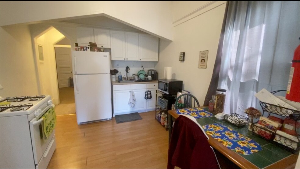 Building Photo - 218 N Craig St