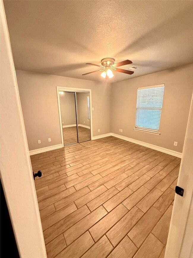 Building Photo - 3727 Putnam Dr