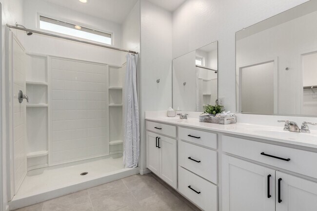 Building Photo - Charming 3-Bed Rental with Spacious Yard