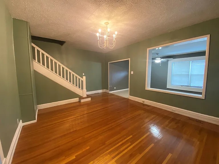 Building Photo - 42 W 6th Ave