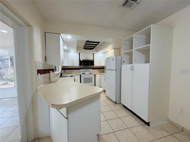 Building Photo - 7522 Laurel Springs Dr