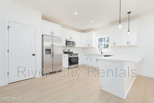 Building Photo - 9261 Dolphin St