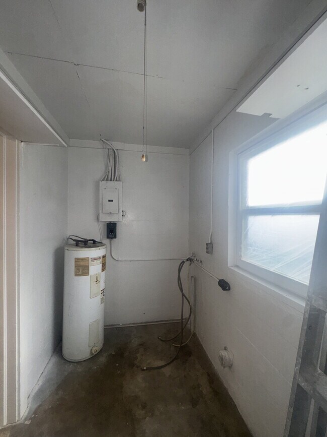 Building Photo - Cozy 3 Bedroom Home in Quiet Community | Hardwood Floors | Large Yard