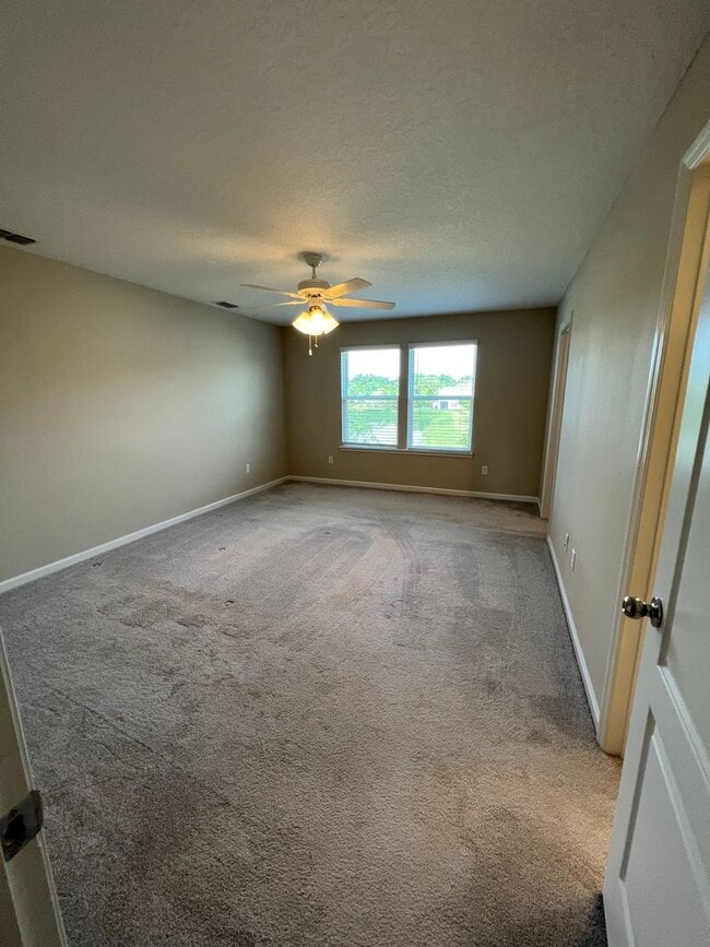 Building Photo - Newer Home just Minutes from Beach and May...