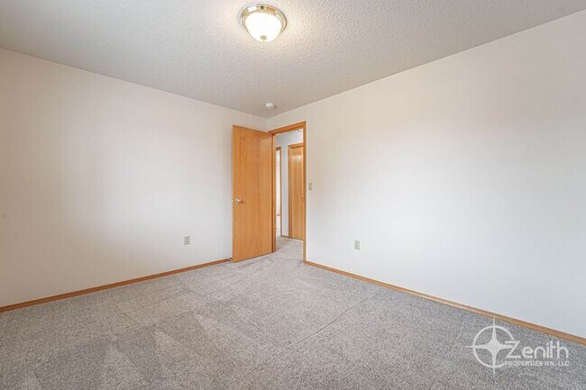 Building Photo - 10404 NE 65th Ave
