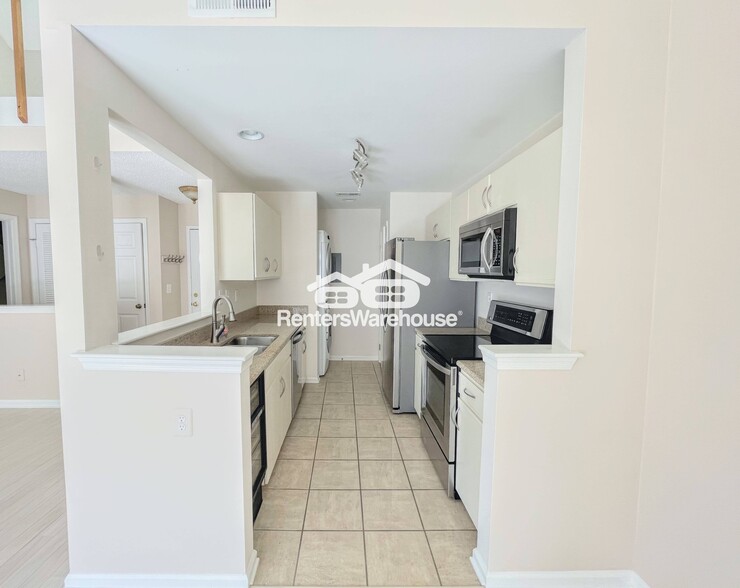 Building Photo - 411 Harbour Point