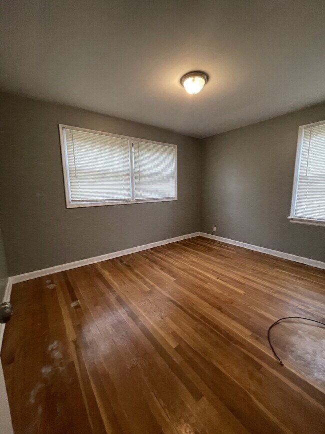 Building Photo - "Charming 3-Bedroom Home in Saint Louis – ...