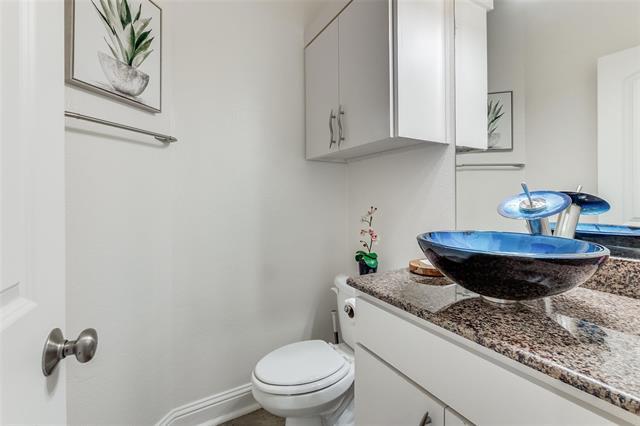 Building Photo - 8819 Tudor Pl