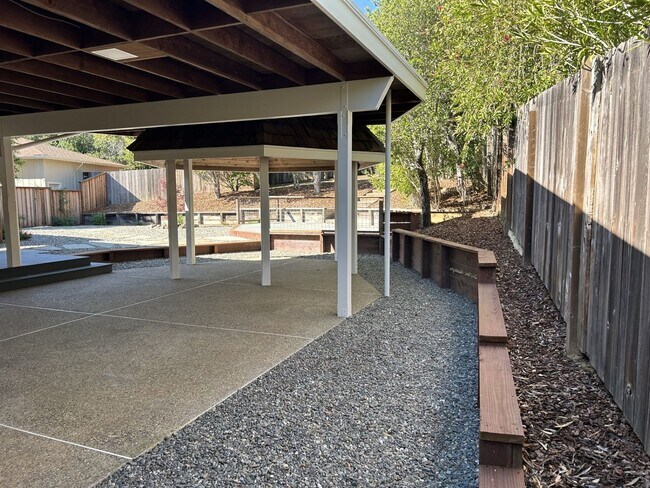 Building Photo - Beautifully Remodeled President’s Neighborhood Home