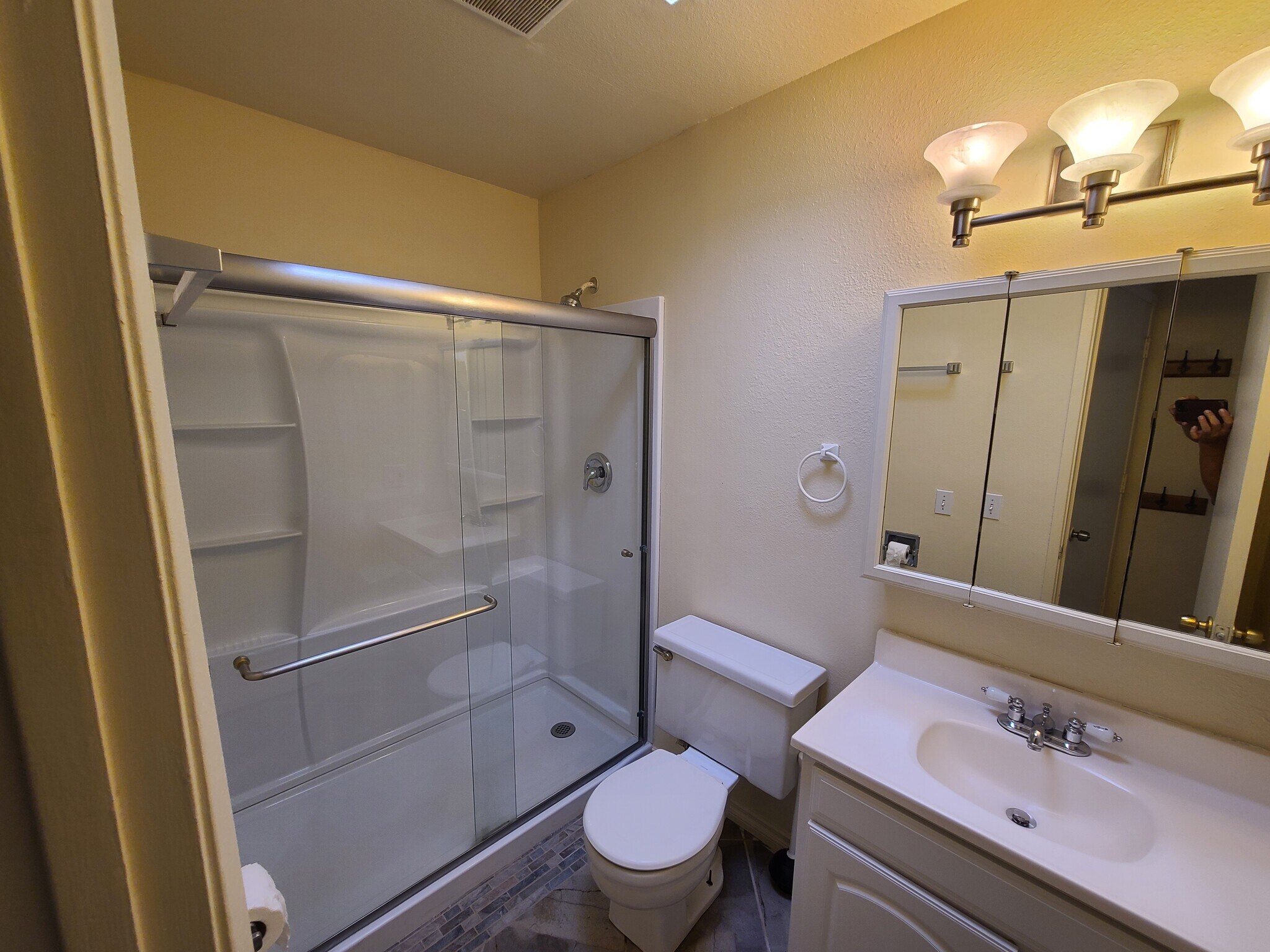 Master bathroom - 10191 Eagle Rock Ave