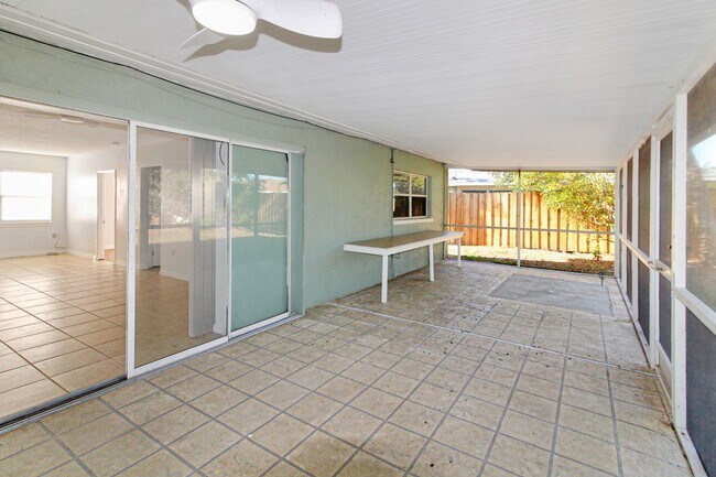 Building Photo - 1612 Larchwood Dr