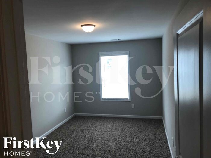 Building Photo - 28 E Newnan Rd