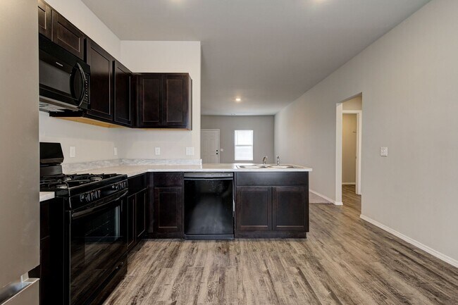 Building Photo - *** $250 MOVE-IN SPECIAL  *** Charming 4-Bed 2-Bath Home in Stillwater! *** $250 MOVE-IN SPECIAL ...