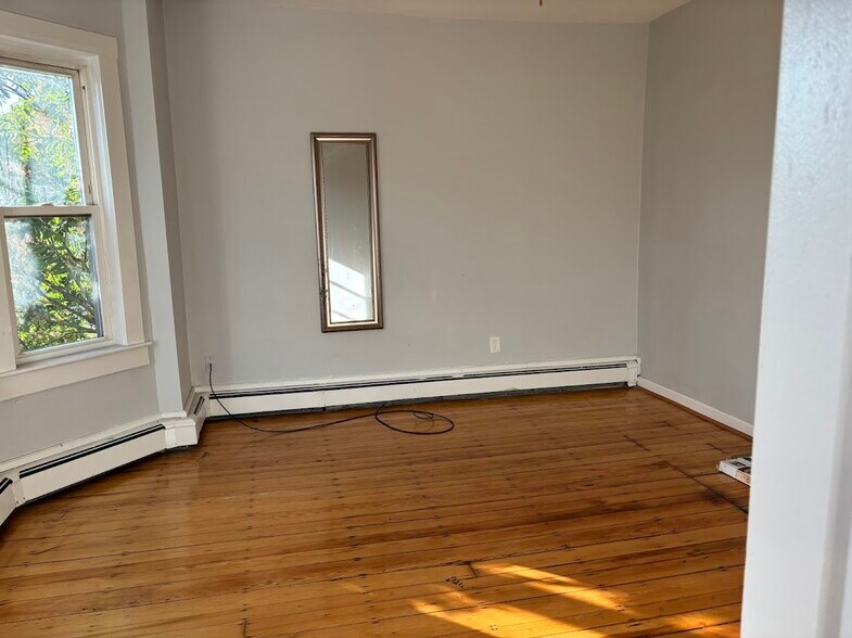 Primary Photo - 212 Boylston St