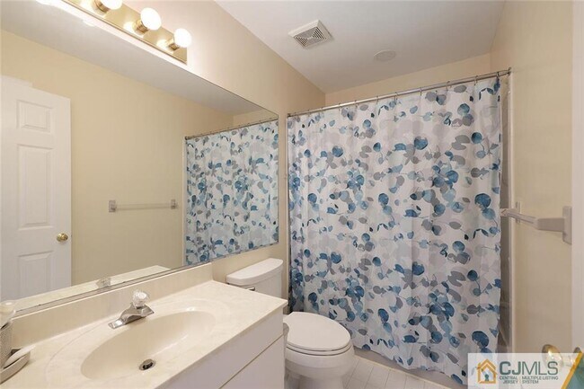 Building Photo - 160 Buttonwood Dr