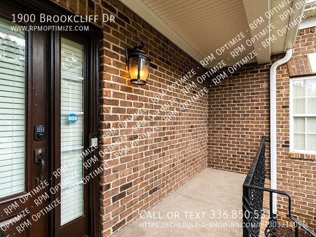 Building Photo - 1900 Brookcliff Dr