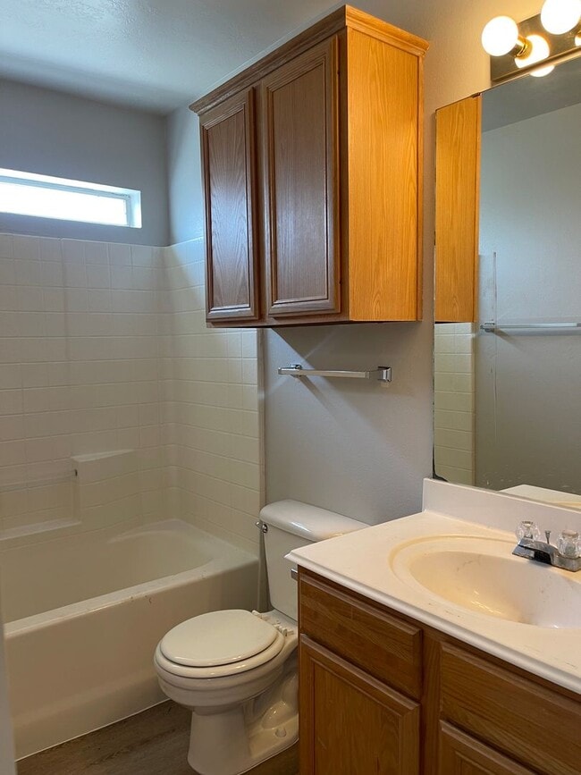 Building Photo - Updated 4 Bed, 3 Bath Home for Fall 2026 Move In!