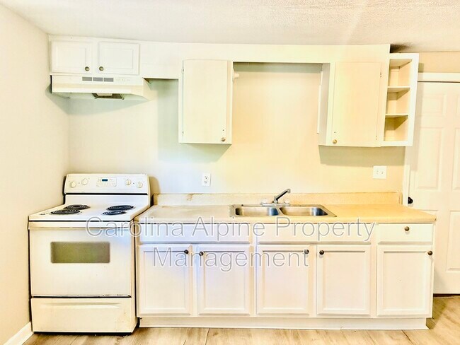 Building Photo - 1518 Hollyleaf Ave