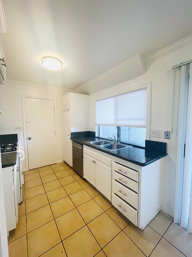 Building Photo - Todd Ranch Condo Welcome to the Todd Ranch Condo, 3-bedroom, 2-bathroom home located in the vibra...