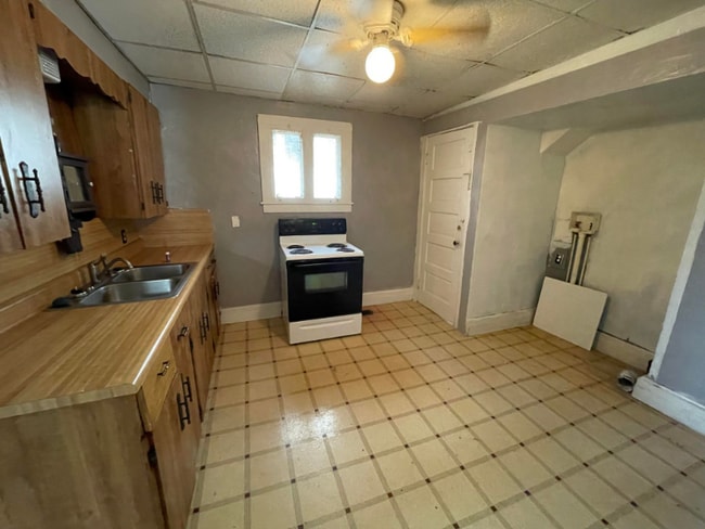 Building Photo - 415 N 9th St