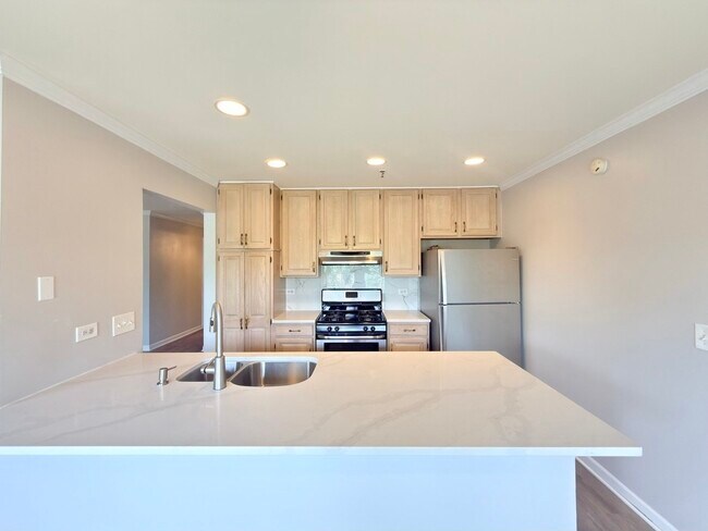 Building Photo - 5S525 Scots Dr