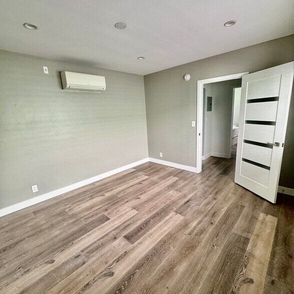 Building Photo - 5427 Carlton Way