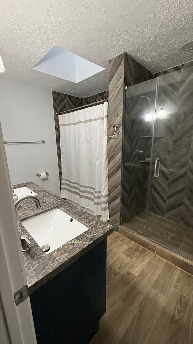 Building Photo - 6018 Beaconridge Dr