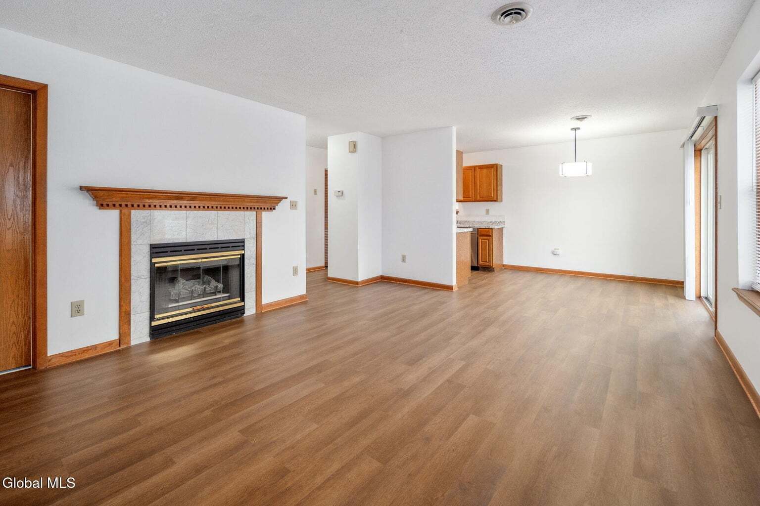 Building Photo - 1911 Cambridge Manor Dr