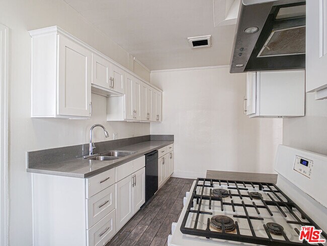 Building Photo - 109 S Berendo St