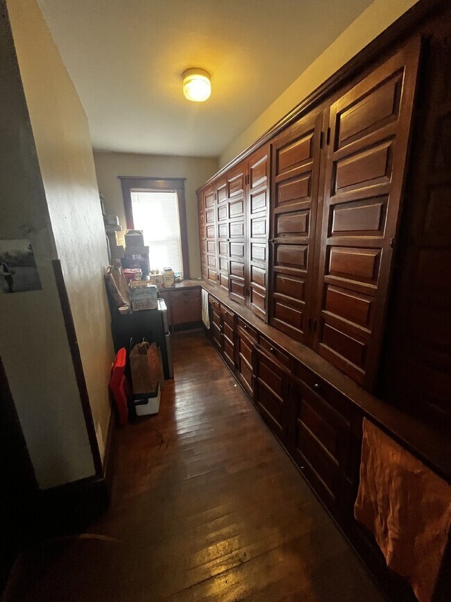 Building Photo - Cozy 4 Bed 1 Bath near UWEC!