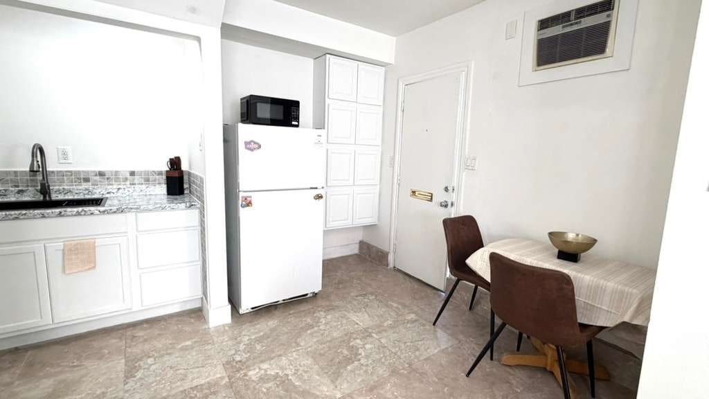 Building Photo - 3030 Plaza St