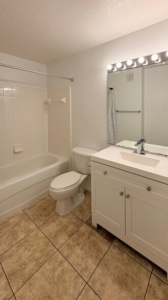 Building Photo - 8917 Manor Loop