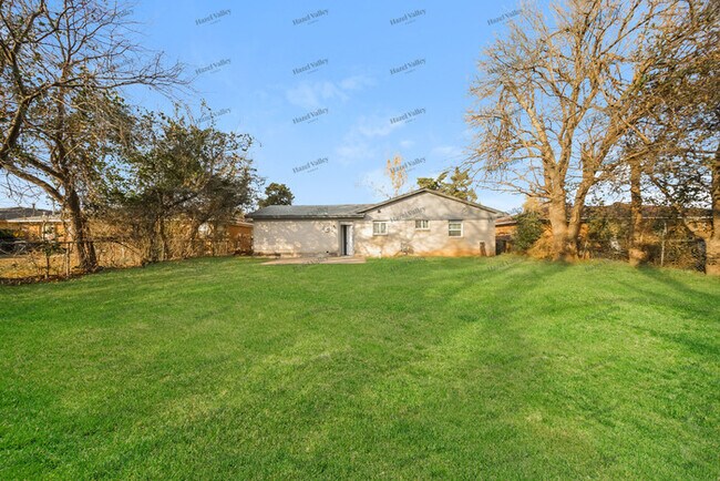 Building Photo - 3316 SW 51st St