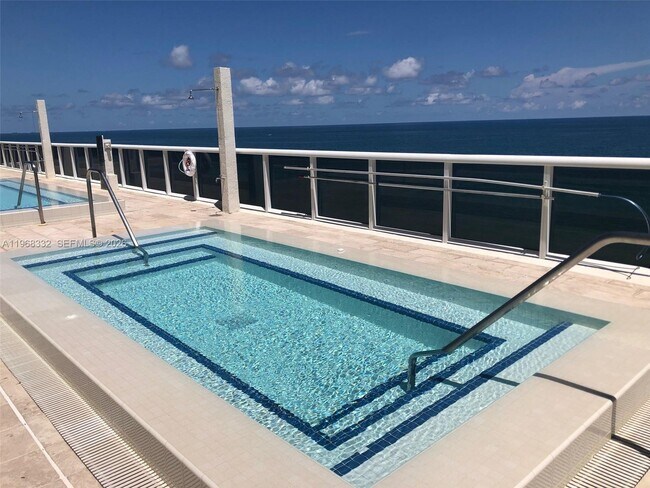 Building Photo - 1830 S Ocean Dr