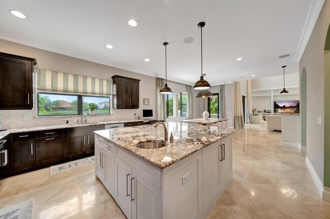 Building Photo - 10302 Sweet Bay Manor