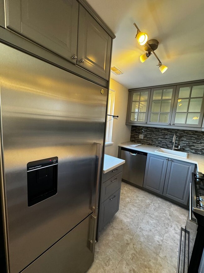 Building Photo - Experience Elevated Living in Arlington, VA