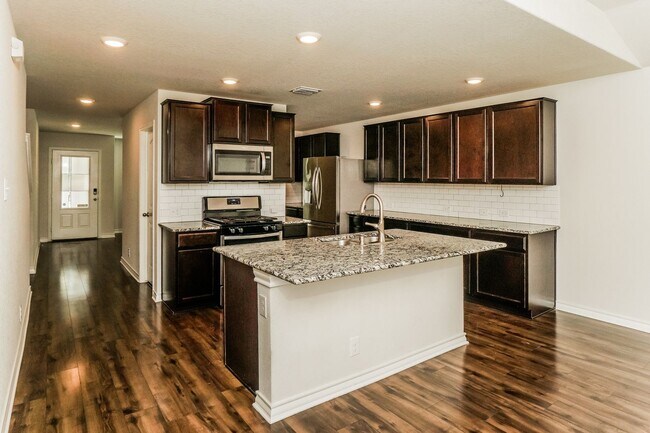 Building Photo - First time rental! 5 bedroom located in the desirable Redbird Ranch Subd.