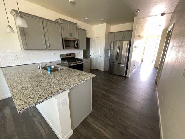 Building Photo - ADORABLE 3 BEDROOM HOME IN LORSON RANCH!!!...